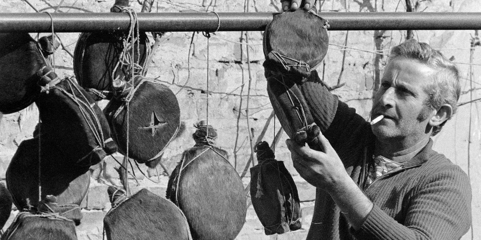 Eltűnő mesterségek nyomában: retró fotók a régi szakmákról