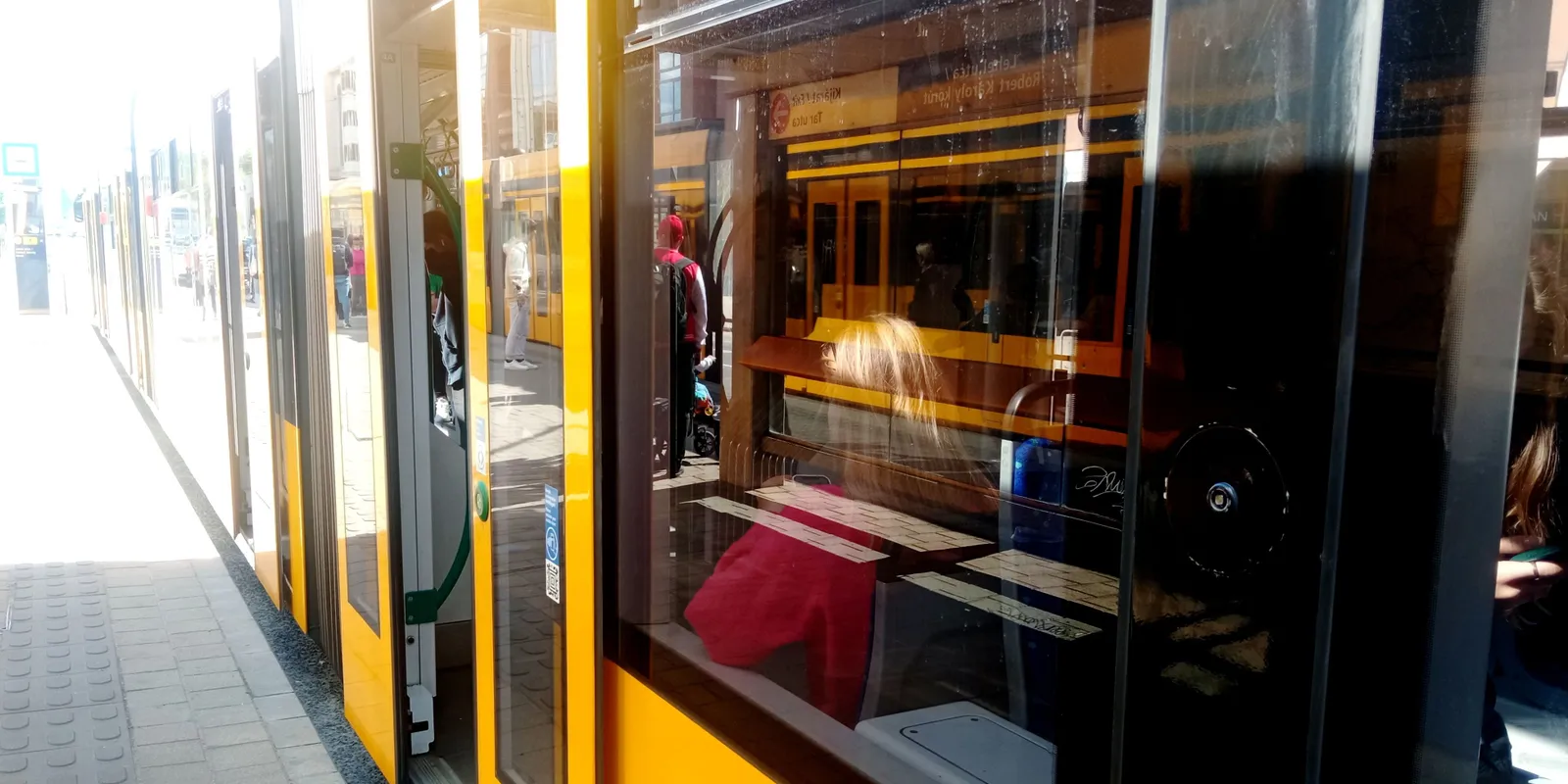 Most jött: kisiklott az 1-es villamos