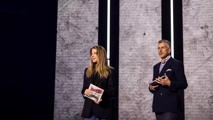 Így készül Szabó Zsófi a Háborúellenes Gyűlésre