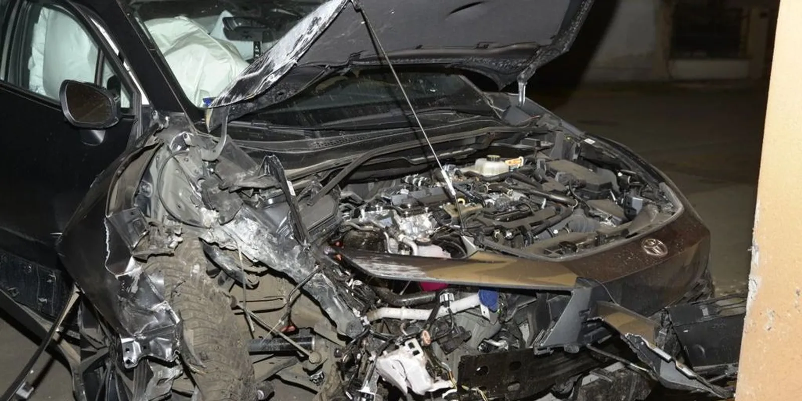 Brutális fotók készültek a tragikus autóbalesetről az éjjel