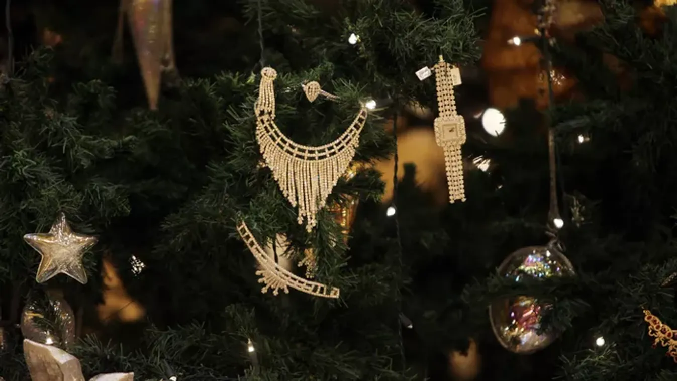 Ékszerek, gyémántok és luxusdíszek – ezek a világ legdrágább karácsonyfái