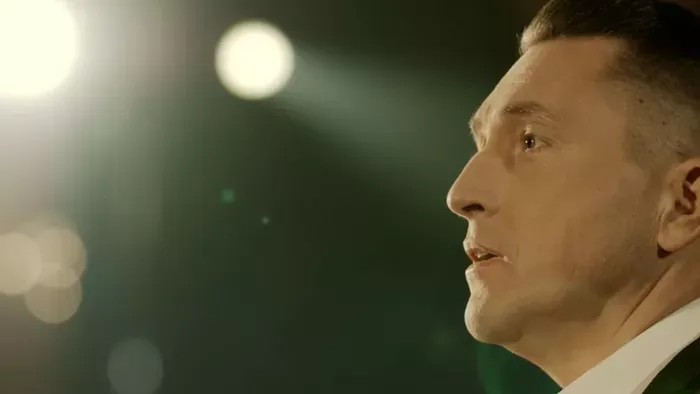 Ákos karácsonykor a káoszban talál megnyugvást