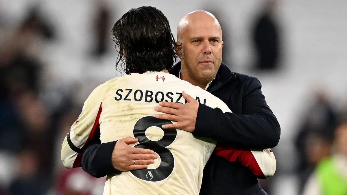 Arne Slot akár középhátvédként is bevetheti Szoboszlai Dominiket az Arsenal-Liverpool találkozón