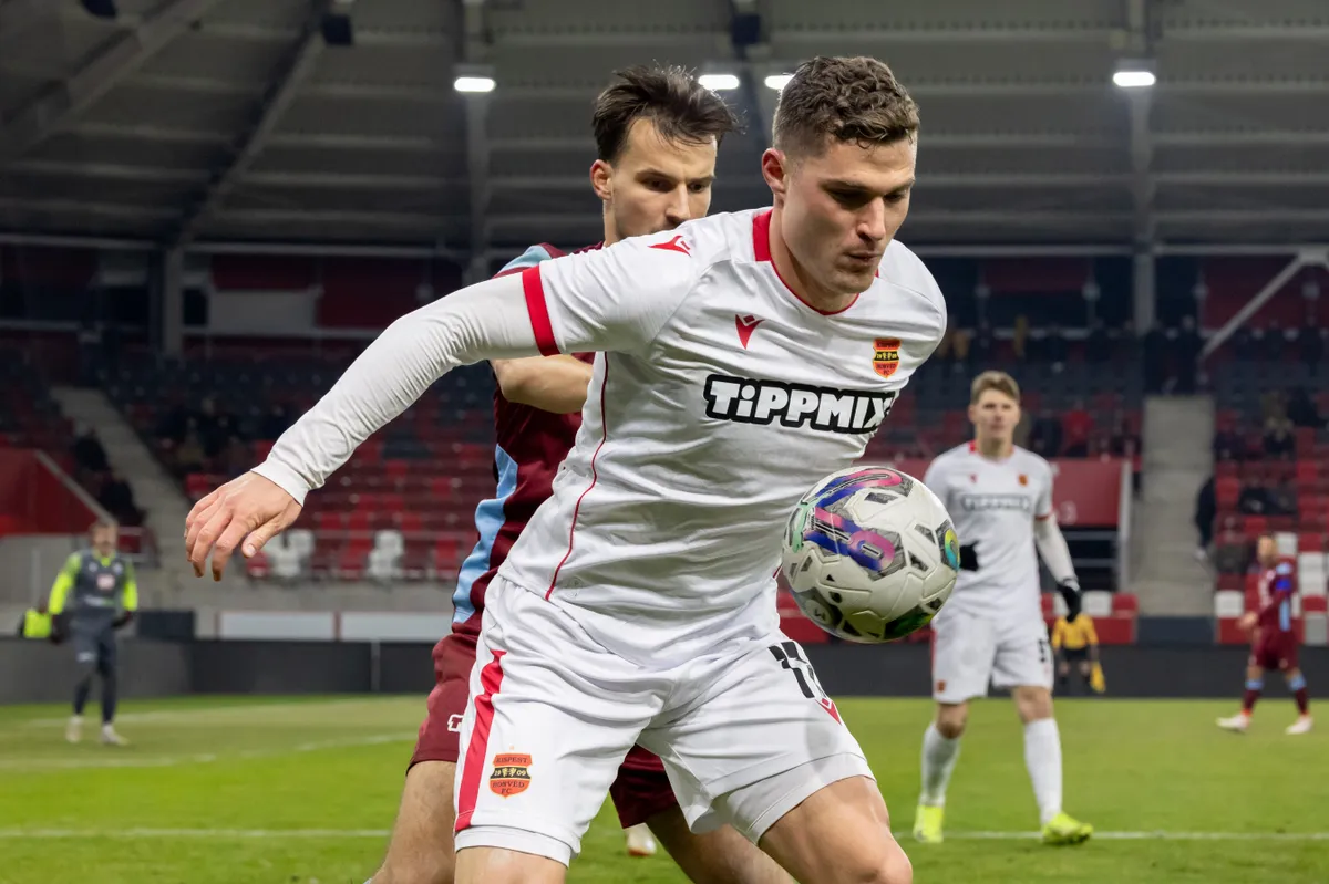 Pinte Attila fia, Pinte Patrik (fehérben)