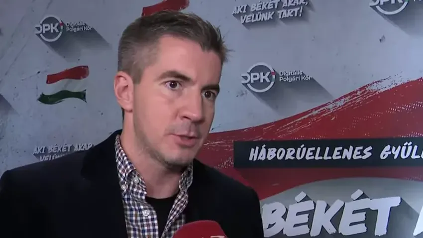 Kocsis Máté a mohácsi Háborúellenes Gyűlésen