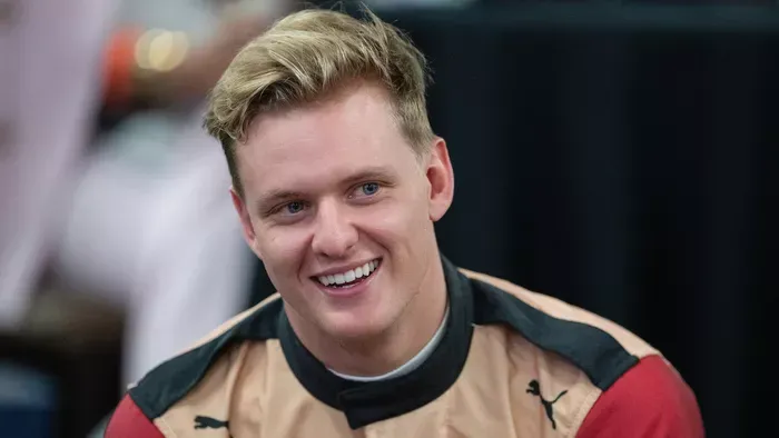 Végre bejelentették Schumacher nagy visszatérését