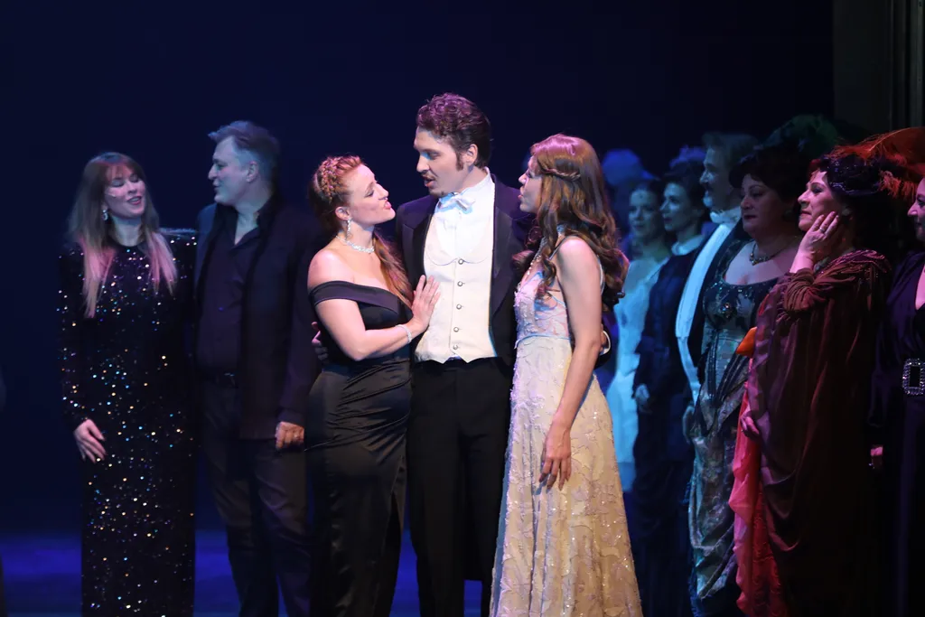 A közönség a könnyeivel küzdött az előadás ikonikus pillanatainál.