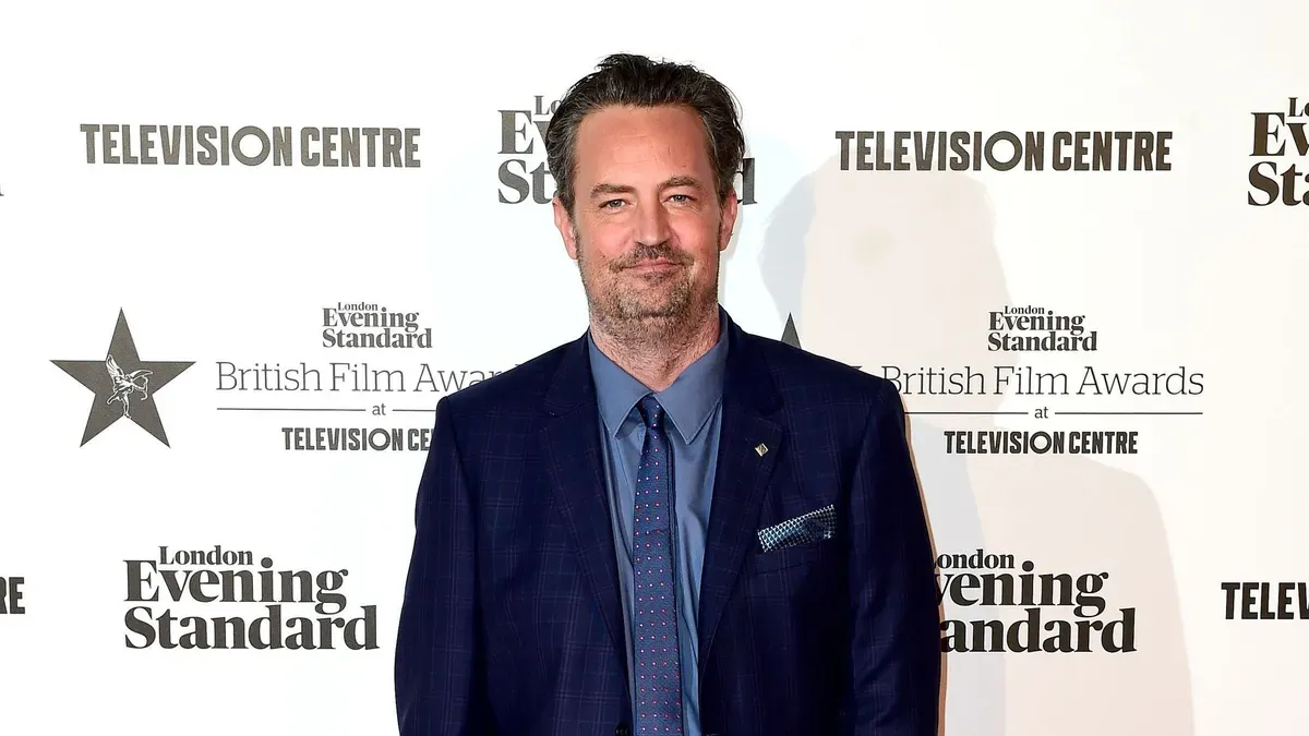 Két éve hunyt el Matthew Perry, aki előtt most kollégái tisztelegnek egy jó ügy érdekében