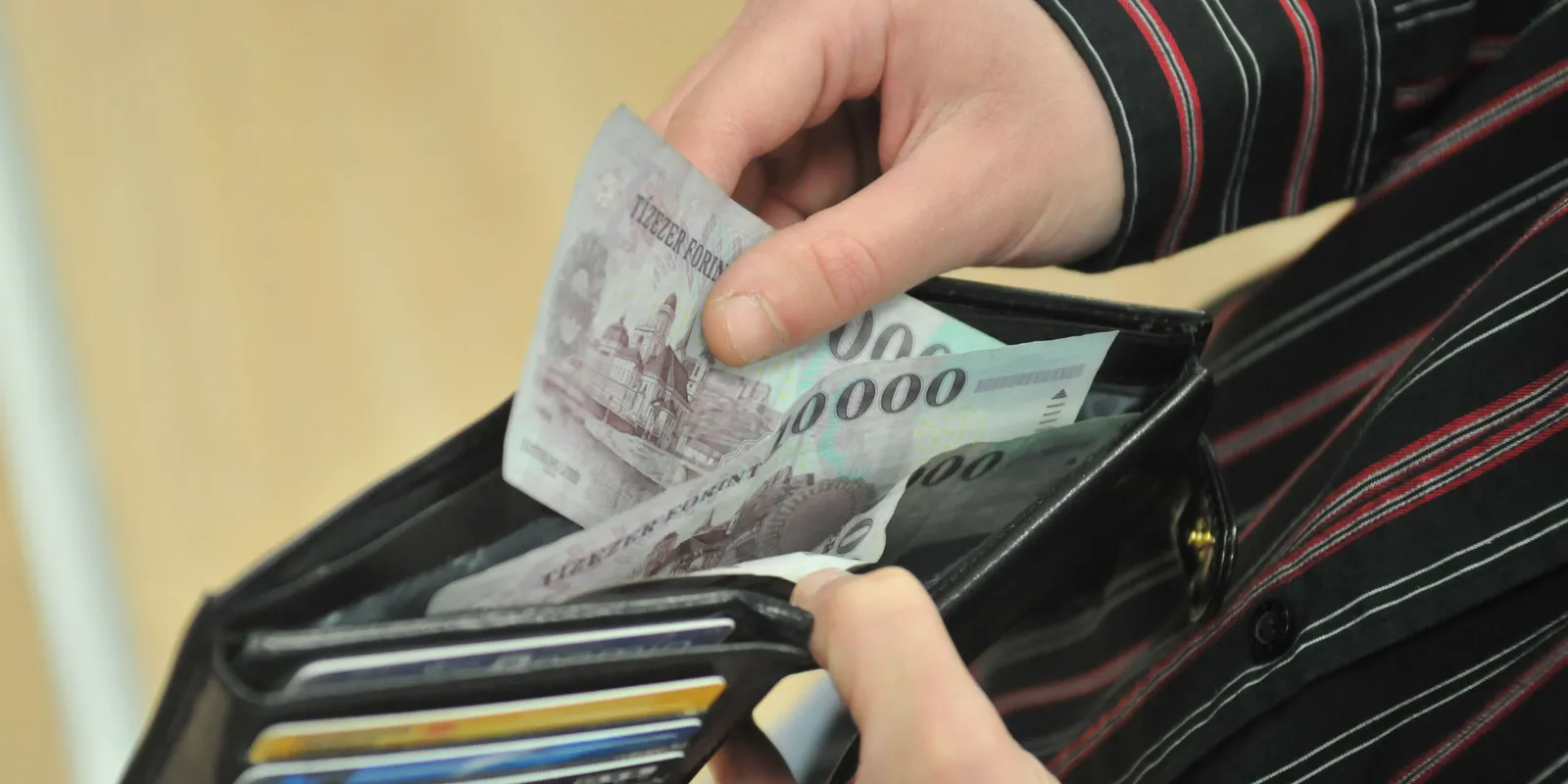 Ezt jelenti a munkavállalók számára a jövő évi minimálbér emelés