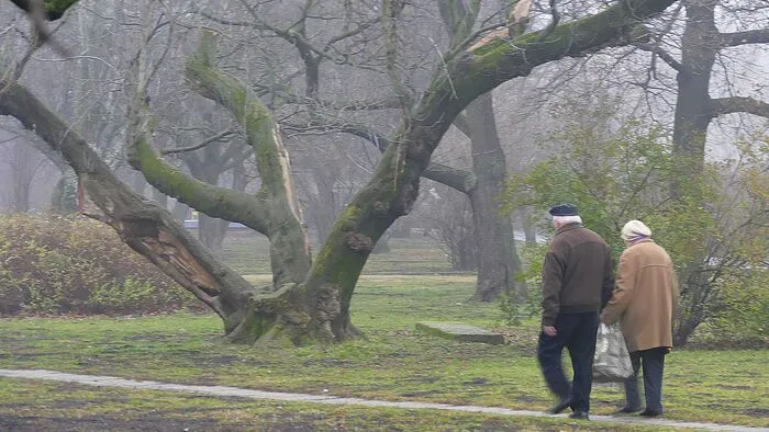 Riasztás: mérnöki pontossággal szakad ketté az ország