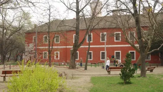 „Mikor lesz már vége?!” – Eldobott óvszerek, fecskendők a szegedi téren: egy nagymama félti a drogbandáktól az unokáit