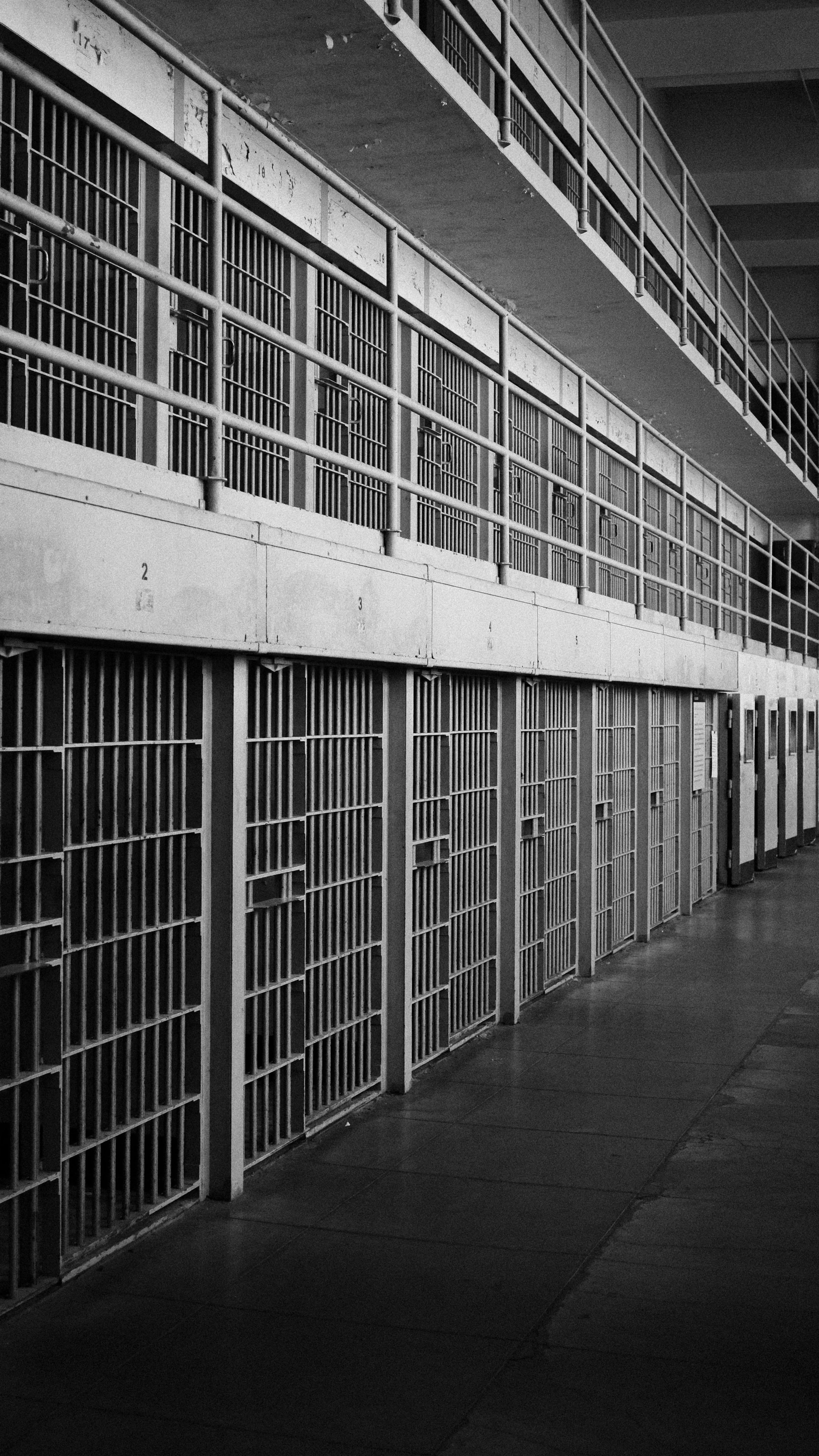 Életfogytiglanos elítélttel levelezik a magyar család