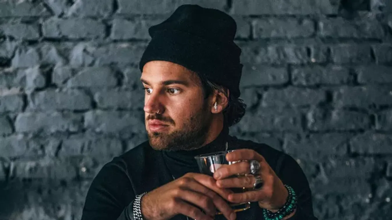 Nem mindig fodrásznak készült a sztár