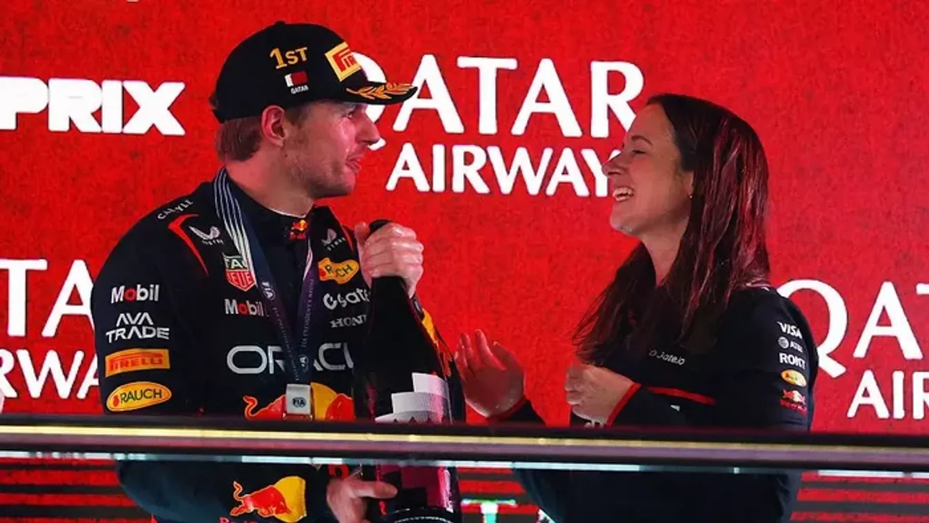 Kétgyermekes anyuka segít Max Verstappennek