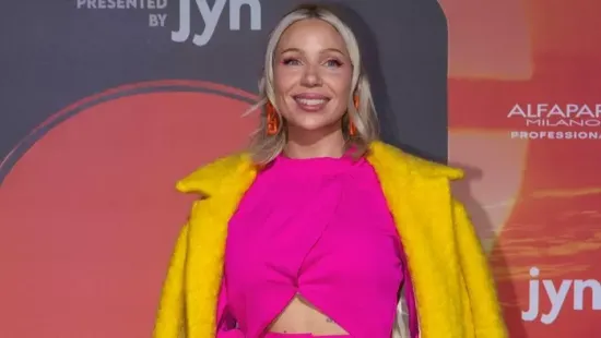 Elsírta magát az év végén Miss Mood – a rajongók miatt tört meg az énekesnő