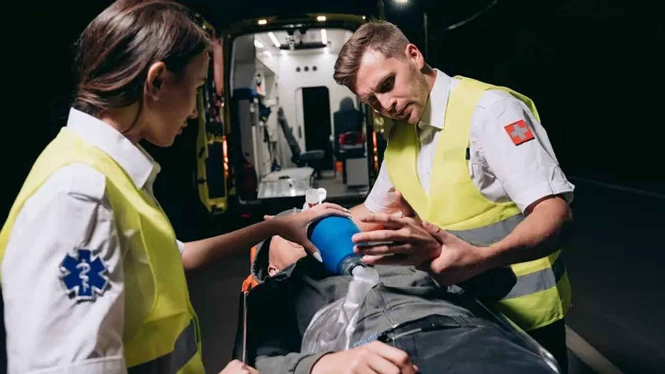 Drogkoktél után tárcsázta a férfi a segélyhívót