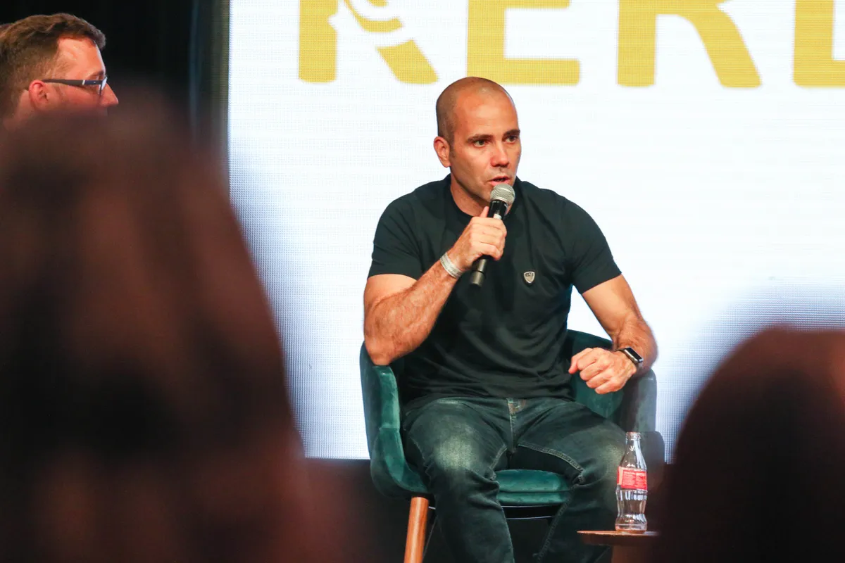 Kovács András Péter a Dumaszínház társulatának egyik legrégebbi tagja.