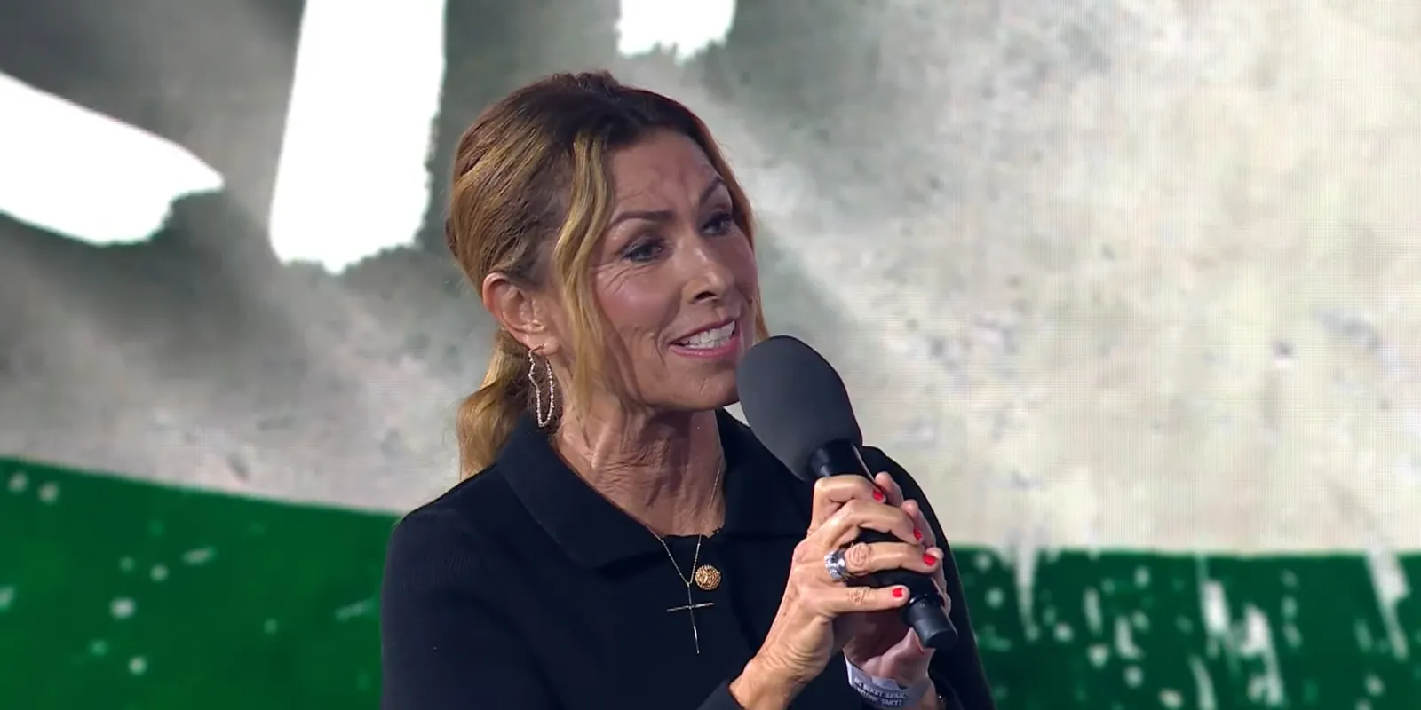 Miklósa Erika a Háborúellenes Gyűlésen: Az én iránytűm a hit