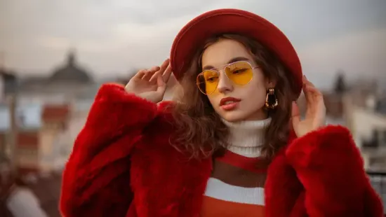 Szivárványba öltözött a tél: ez a kabát a divat