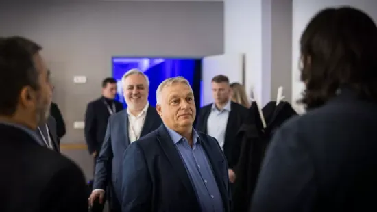 Amint kiszállt az autóból Orbán Viktor, máris fontos kérdést szegeztek neki