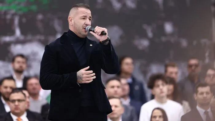 Curtis élő adásban tett őszinte szerelmi vallomást