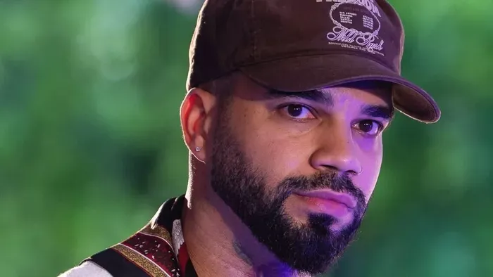 Kállay-Saunders András a határon túl keresi a boldogságot