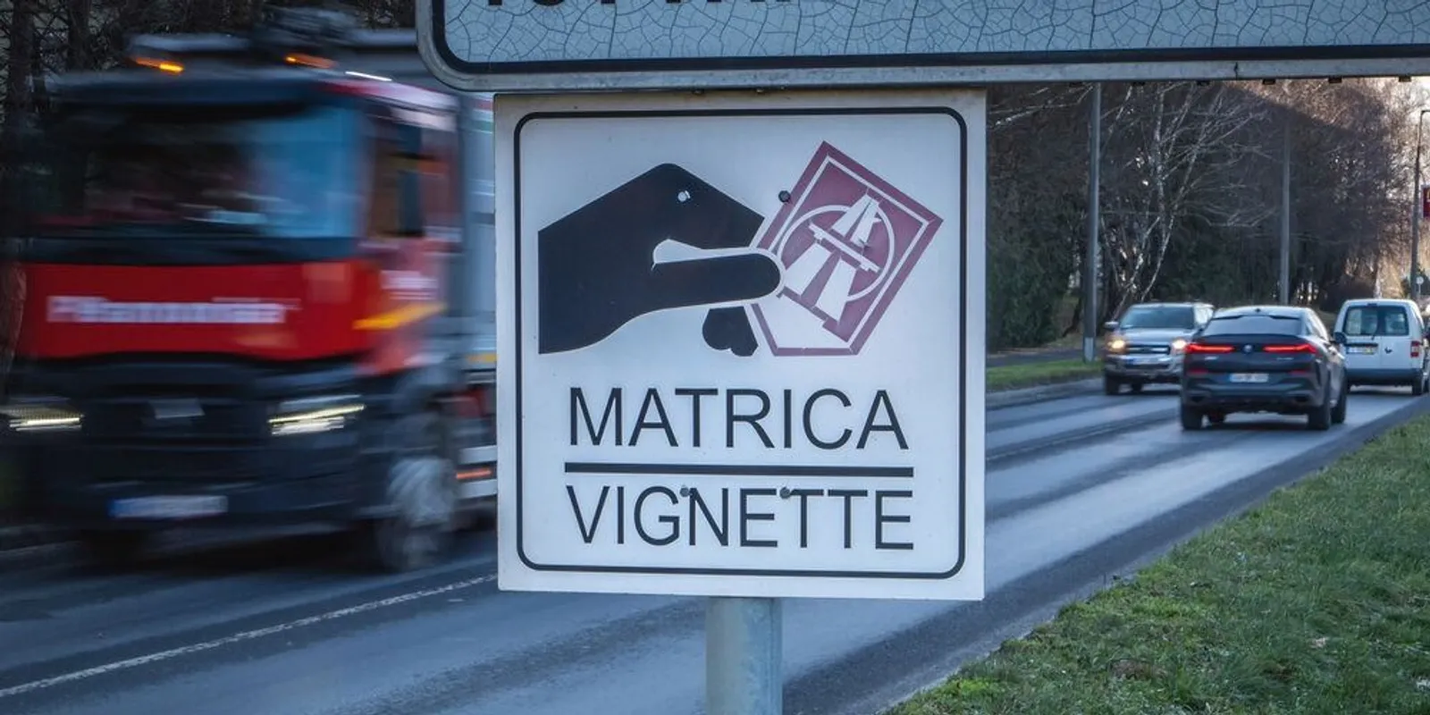 Mától kaphatók a 2026-os autópálya matricák