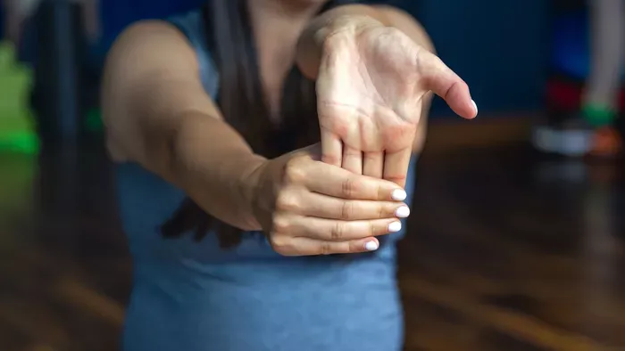 Valóban ízületi gyulladást okoz az ujjpercek ropogtatása?