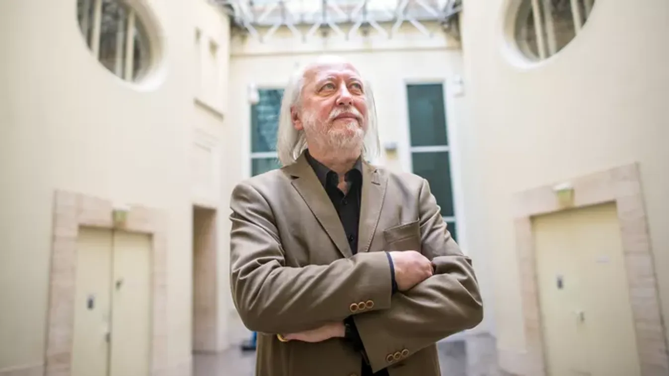 Krasznahorkai László átvette az irodalmi Nobel-díjat