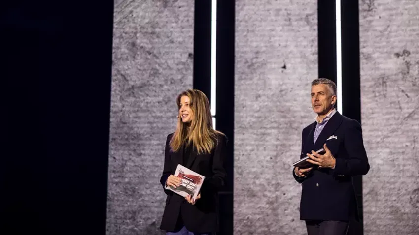 Így készül Szabó Zsófi a Háborúellenes Gyűlésre