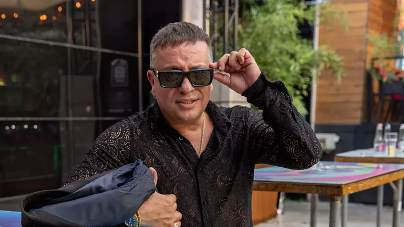 L.L. Junior furcsa édeshármasban hódítja meg Amerikát