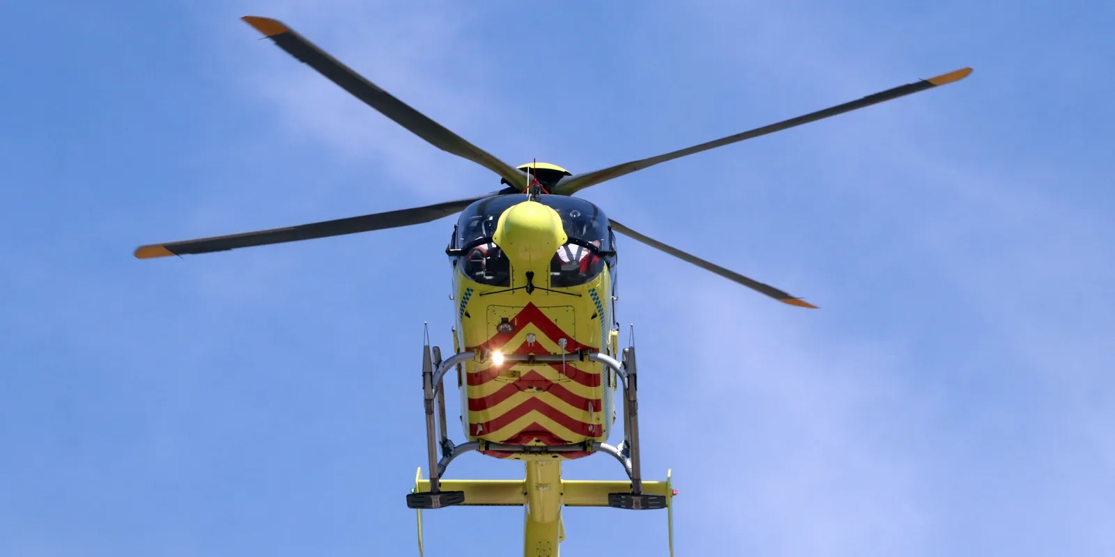 Mentőhelikopter szállt le az M5-ösön, nagy a baj