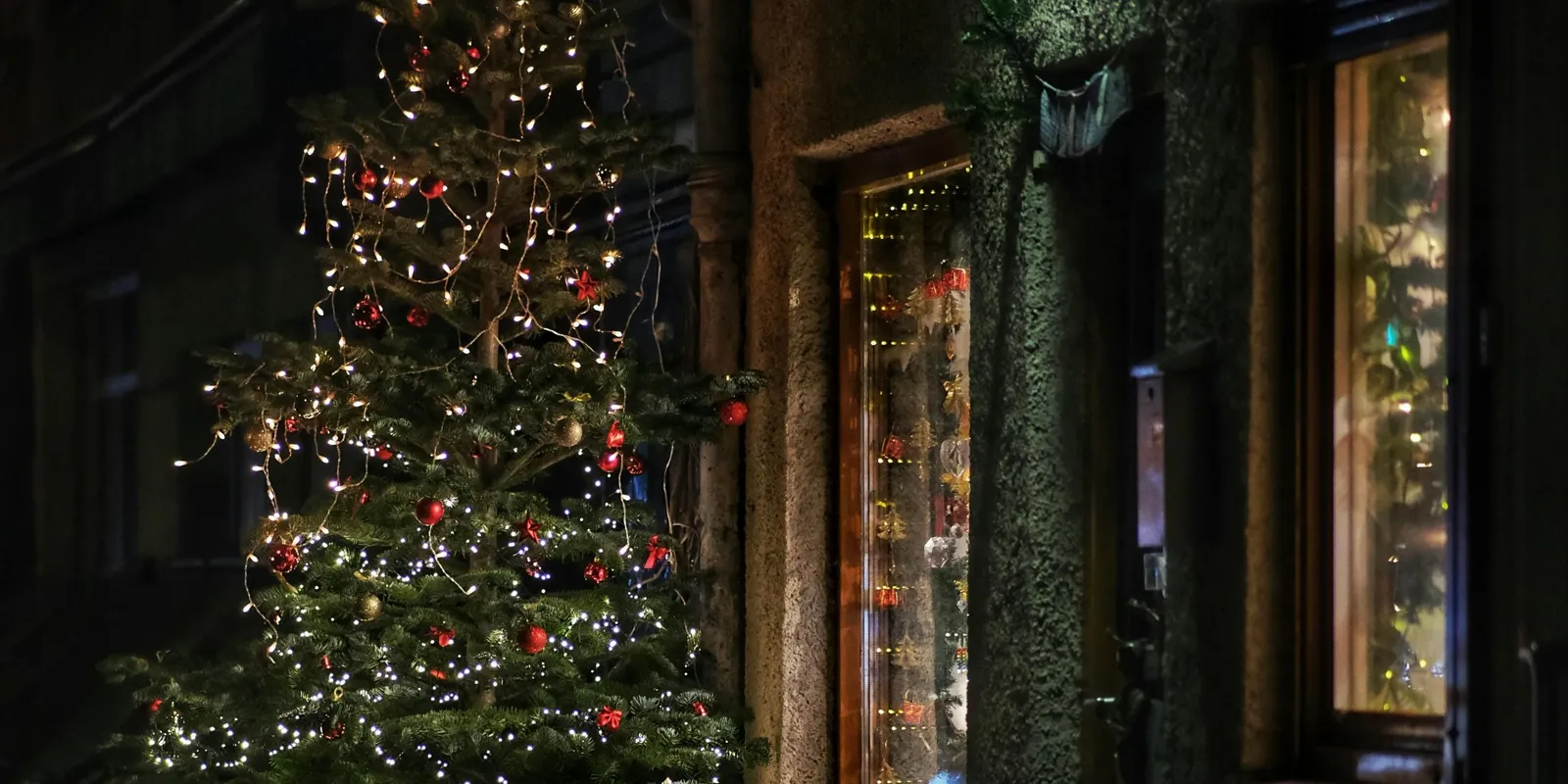 Napokkal karácsony előtt egyetlen kopogást hallottak – megváltoztatta az életüket