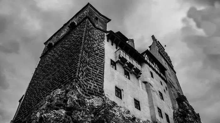 Rejtély a Drakula kastélynál: eltűnt egy 18 éves fiatal