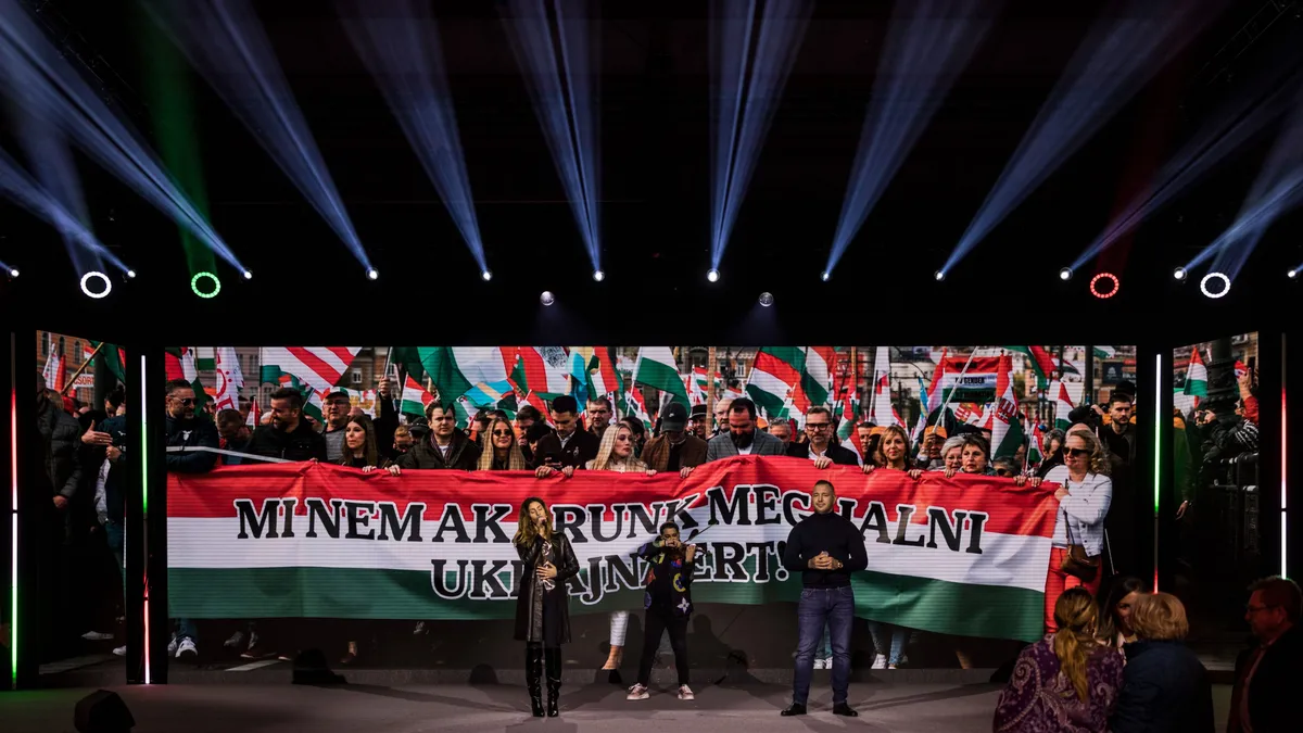 Nagy tömeg a mohácsi Háborúellenes Gyűlésen