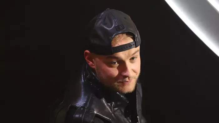 A Megasztár jóképű rappere szereti az extrém ruhákat