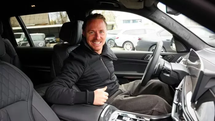 Új szerződést kötött a DVSC, luxusautókat kaptak Dzsudzsákék