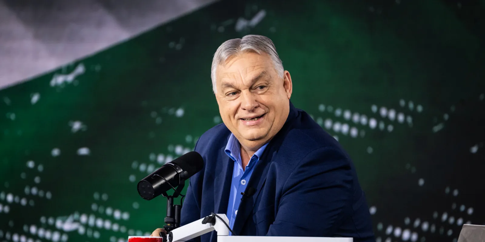 Orbán Viktor mozgósította minisztereit a DPK-ban. 700 kérdés!