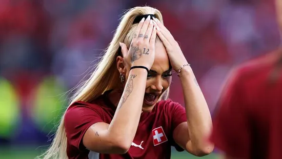 Rá figyel a világ, nekivetkőzött a fehérneműmodellnek is túl dögös focistalány