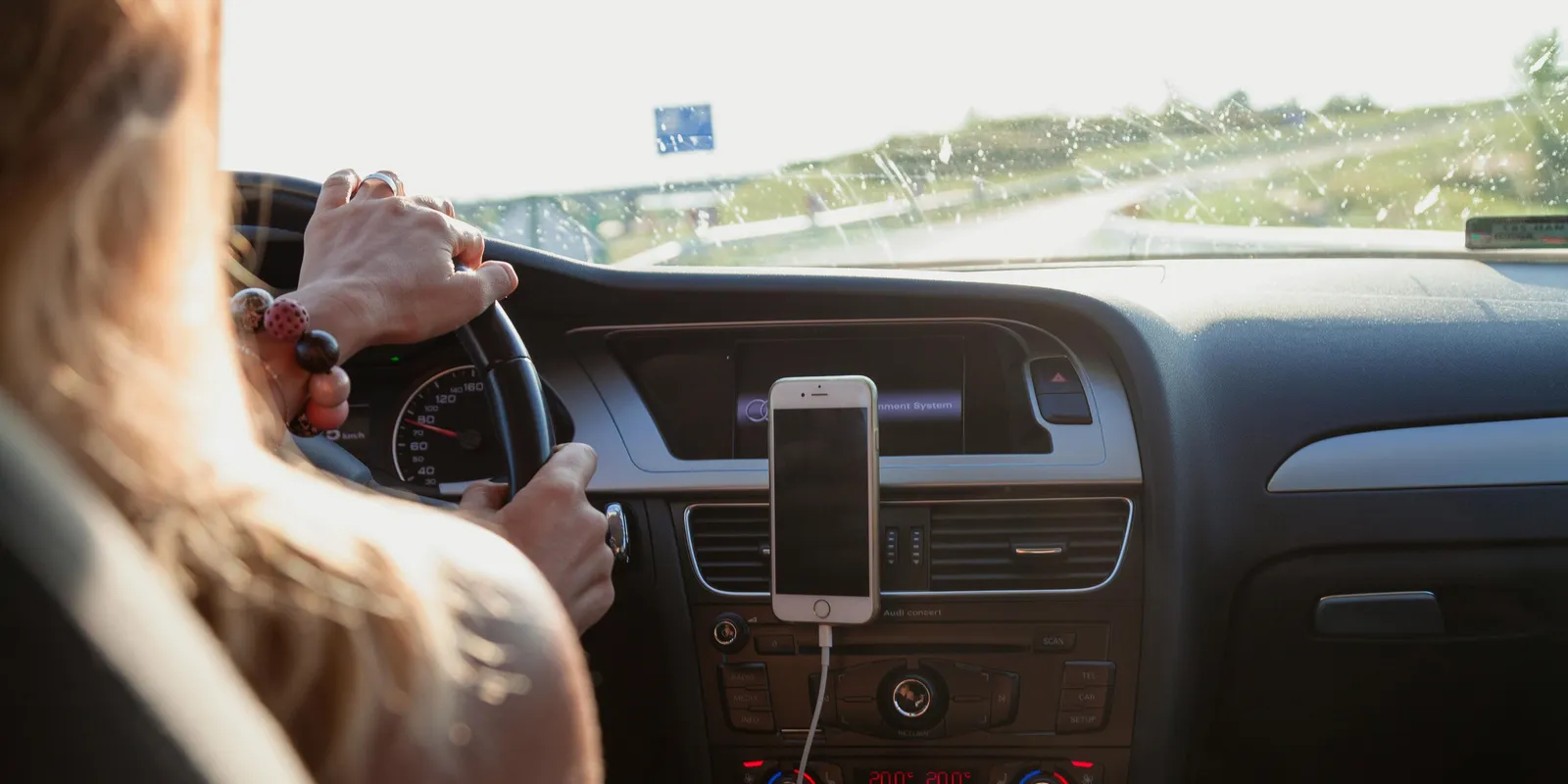 Részegen hajtott át körforgalmon, hajszálon múlt a tragédia