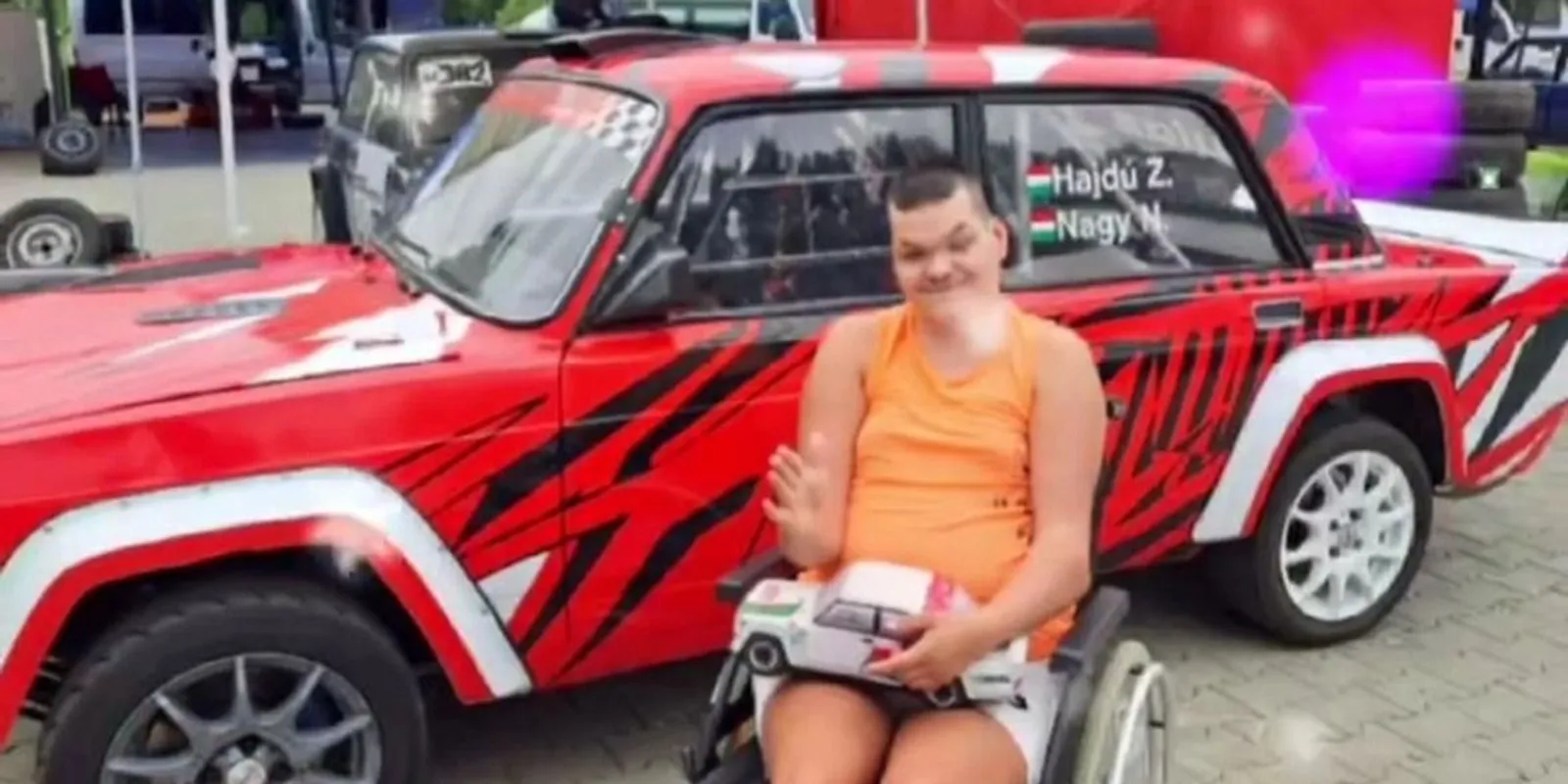 A rali rajongó Bence idén is autókkal ünnepelte a Mikulást!