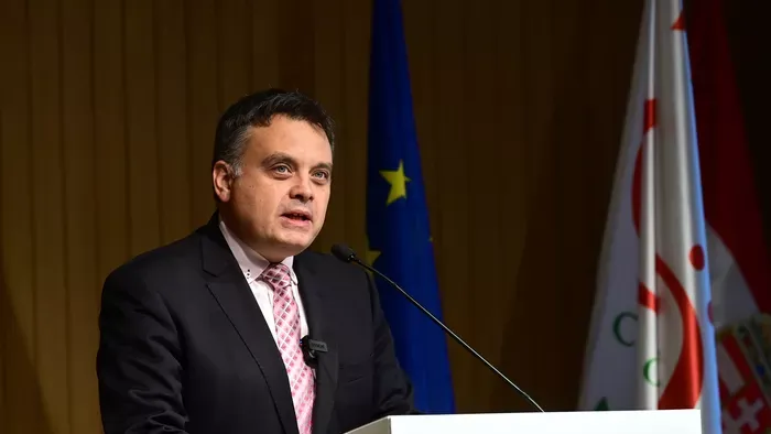 Dr. Latorcai Csaba: Eltűnt csomagok és elérhetetlen ügyfélszolgálat, vizsgálat indult