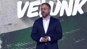 "Európa súlyos válságban van" – Orbán Balázs a Háborúellenes Gyűlésen