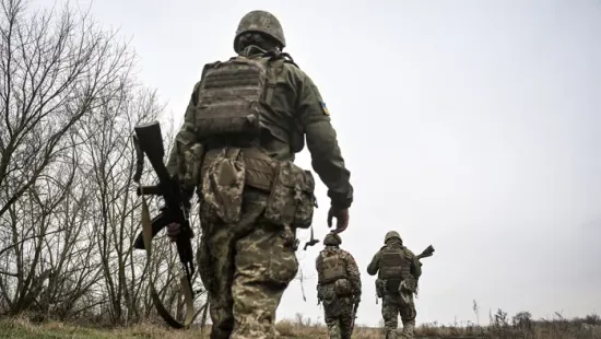 Diákok tízezreit küldik a frontra Ukrajnában, fogynak a katonák