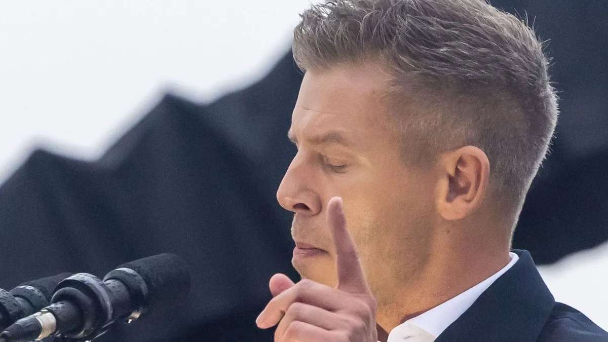 Összenő, ami összetartozik, írja Orbán Viktor.