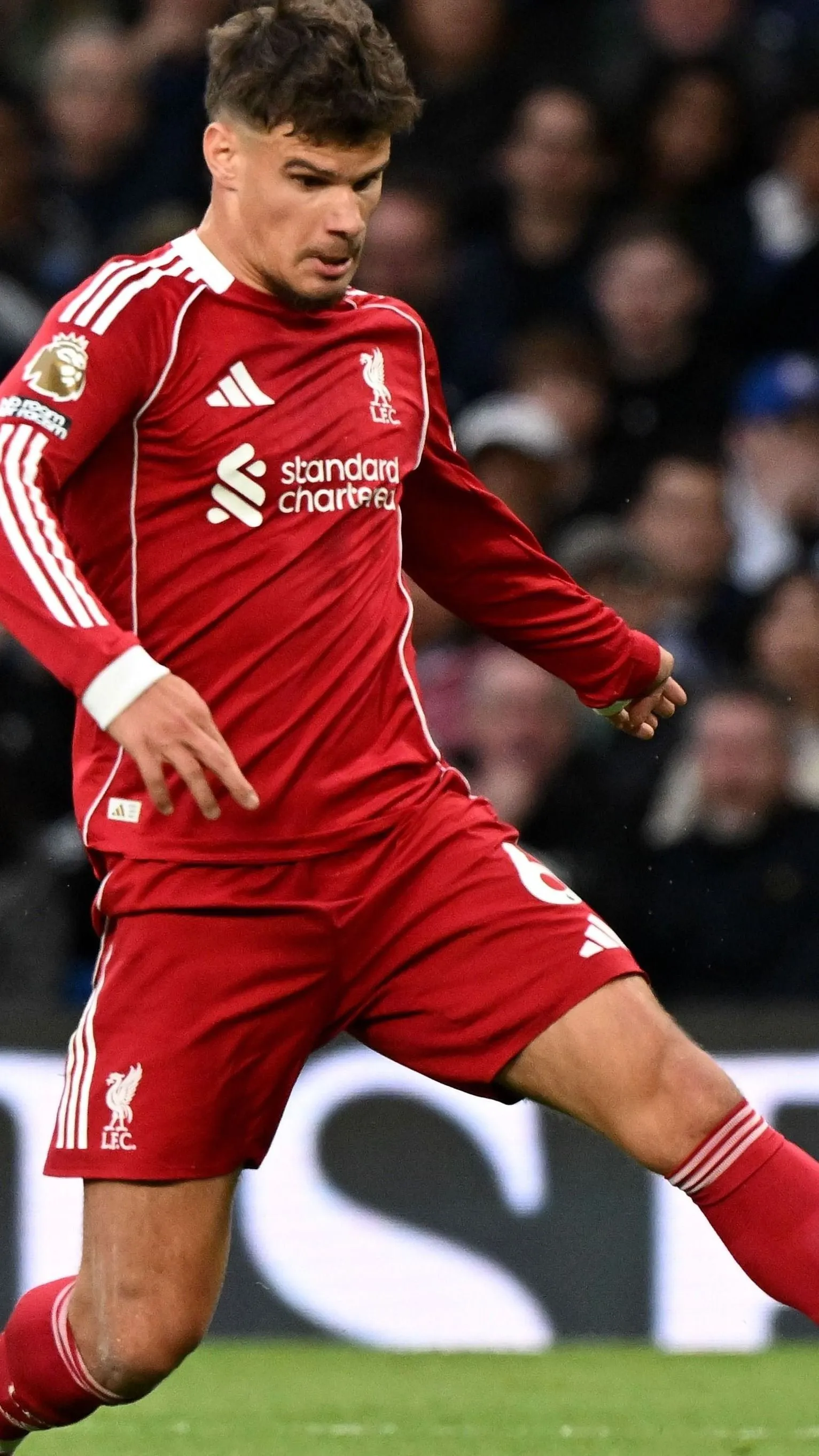 Kerkez Milos albán szépségnek csapja a szelet