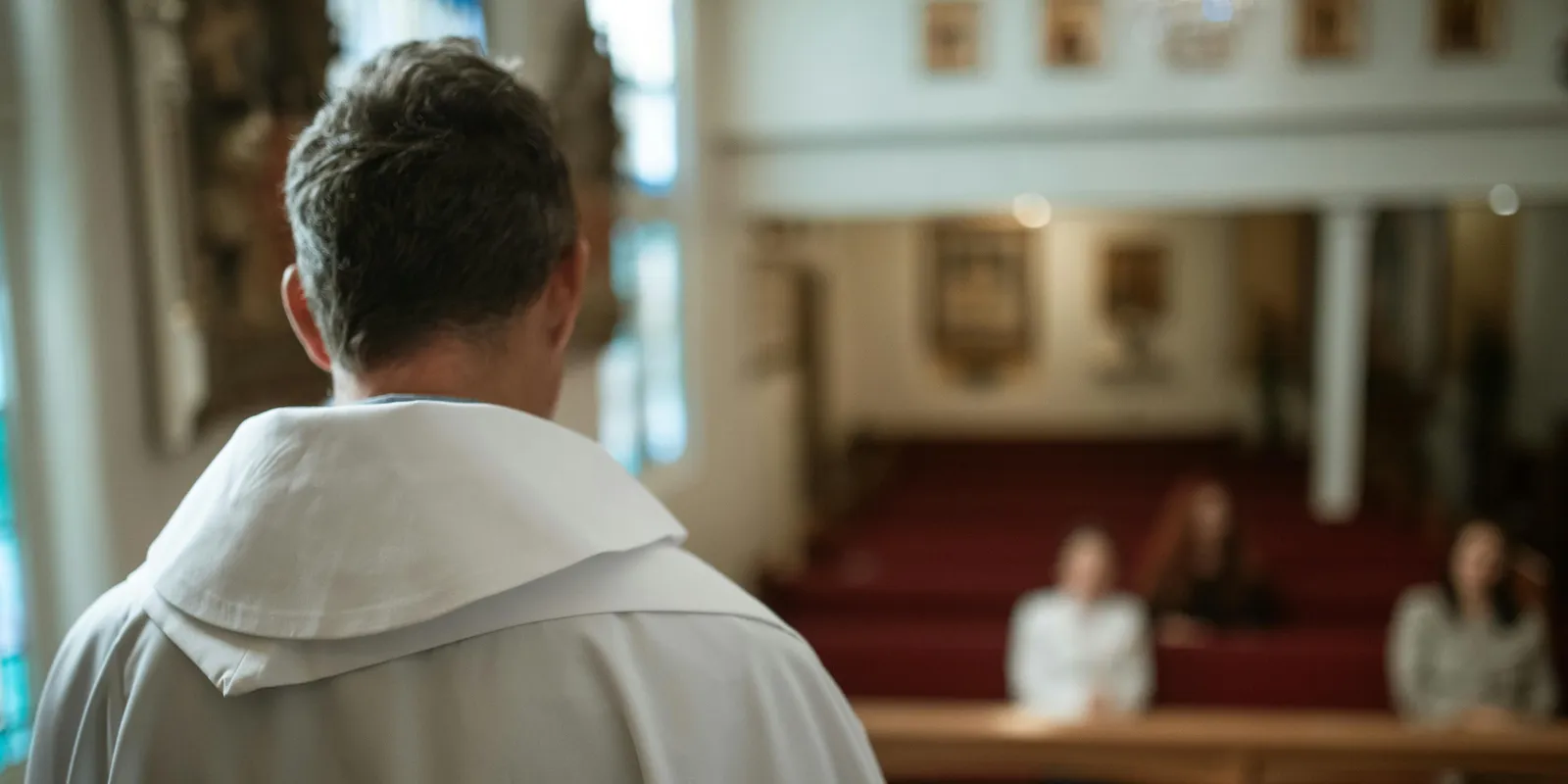 Kábítószerfüggő volt a lelkész: most rászorulókon segít