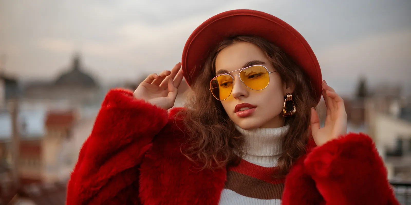 Szivárványba öltözött a tél: ez a menő kabát lett a divat