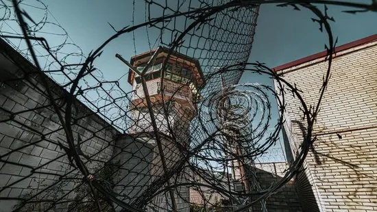 A Pokol Angyalával ül egy cellában a magyar származású milliárdos