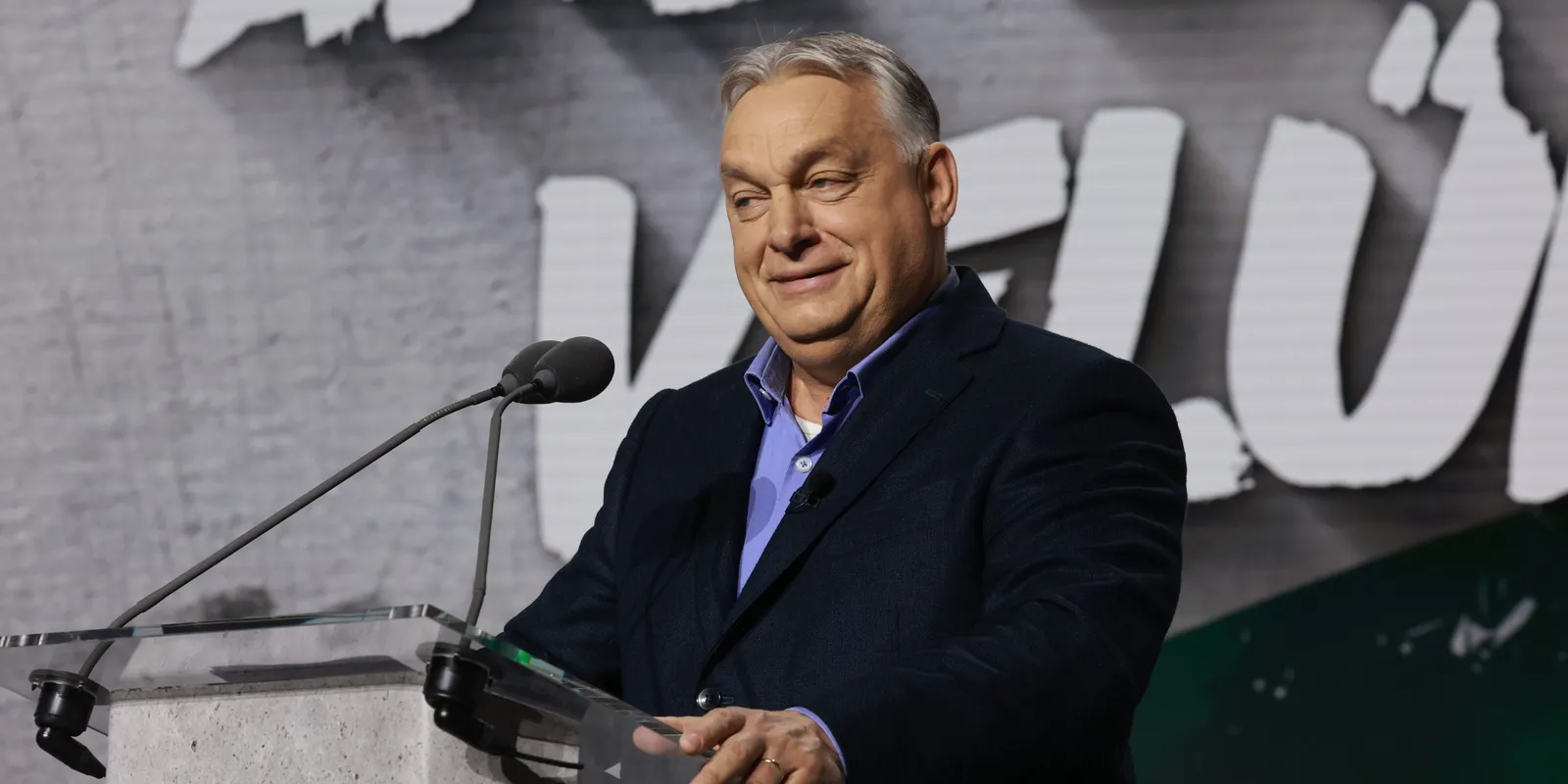 Háborúellenes Gyűlés: Orbán Viktor fotója mindent visz